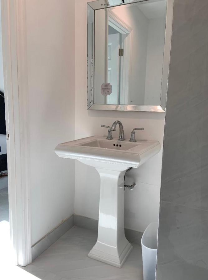 Room & Private Bathroom Бока-Ратон Экстерьер фото