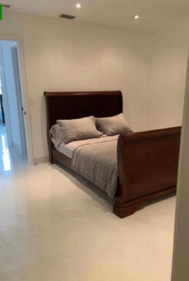 Room & Private Bathroom Бока-Ратон Экстерьер фото