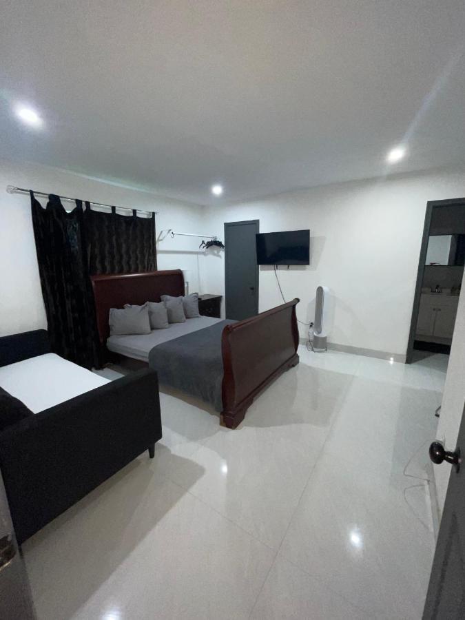 Room & Private Bathroom Бока-Ратон Экстерьер фото