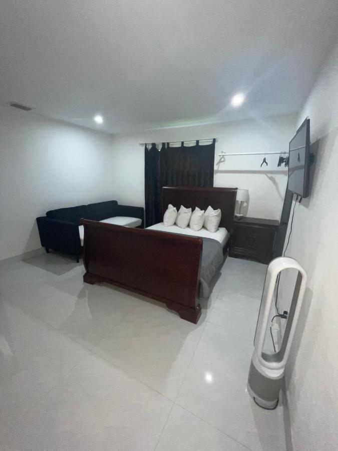 Room & Private Bathroom Бока-Ратон Экстерьер фото