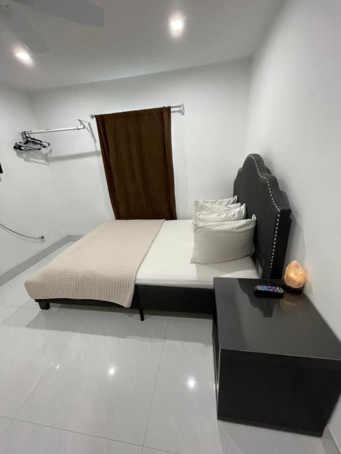 Room & Private Bathroom Бока-Ратон Экстерьер фото